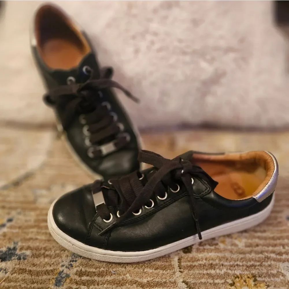 Ugg milo leather trainer sz 6.5, great condition - Picture 7 of 13